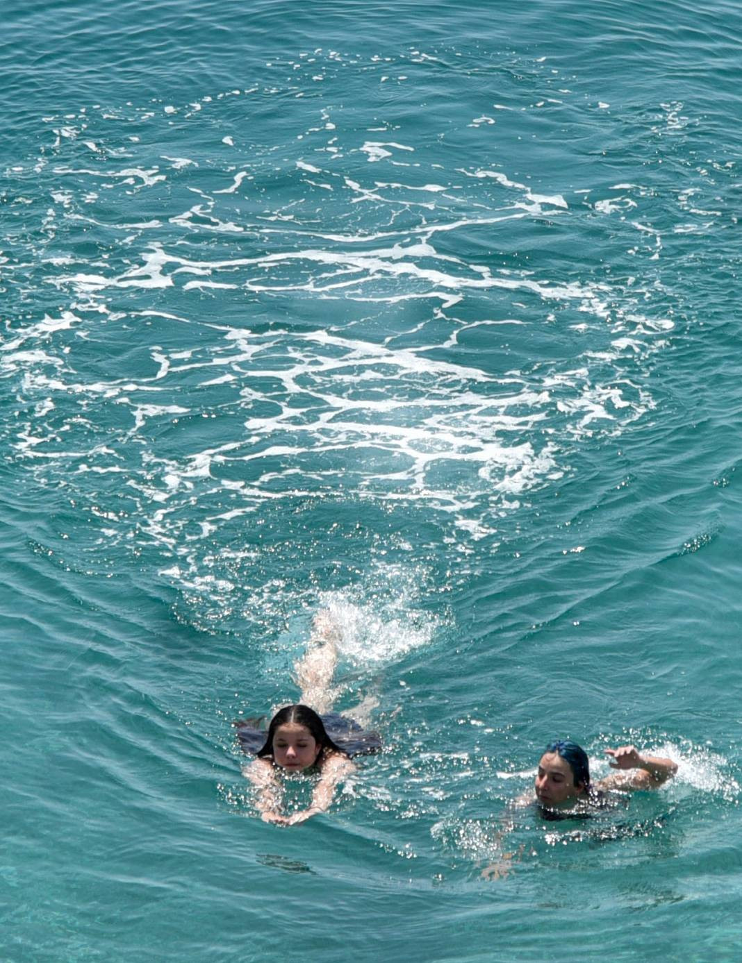 Antalya'da sıcaklık 43,7 dereceye yükseldi. Vatandaşlar sahile akın etti - Resim: 21